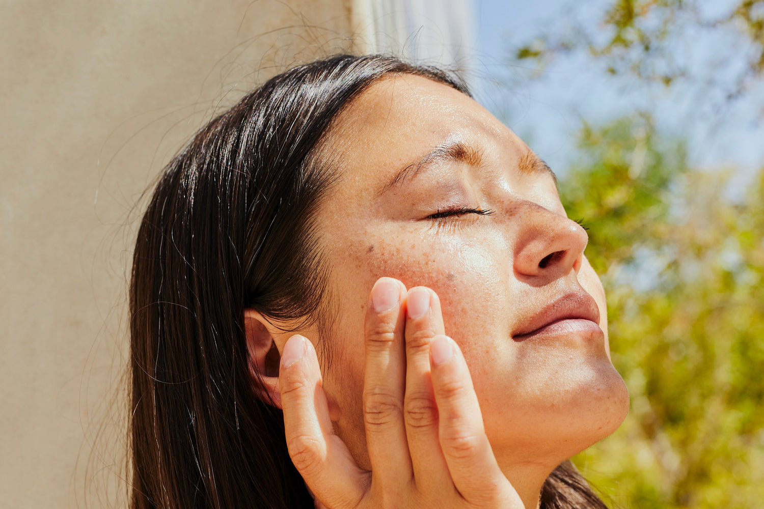 Your Seasonal Skin Survival Guide: Hydration Tips for a Year-Round Glow